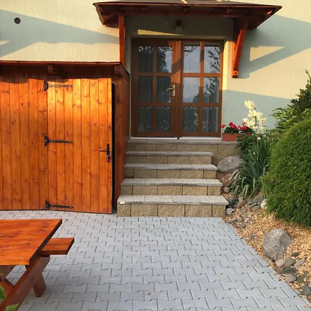 Nad Lipou, Apartman 1 Apartman